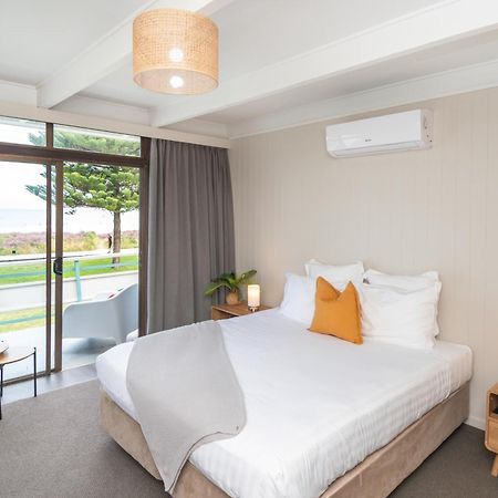 Whispering Sands Beachfront Motel Gisborne Eksteriør billede