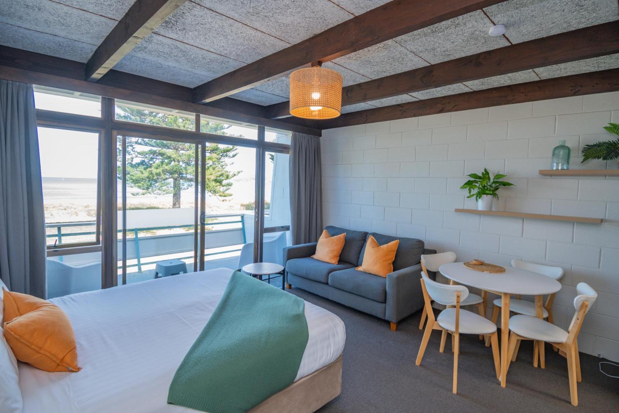 Whispering Sands Beachfront Motel Gisborne Eksteriør billede