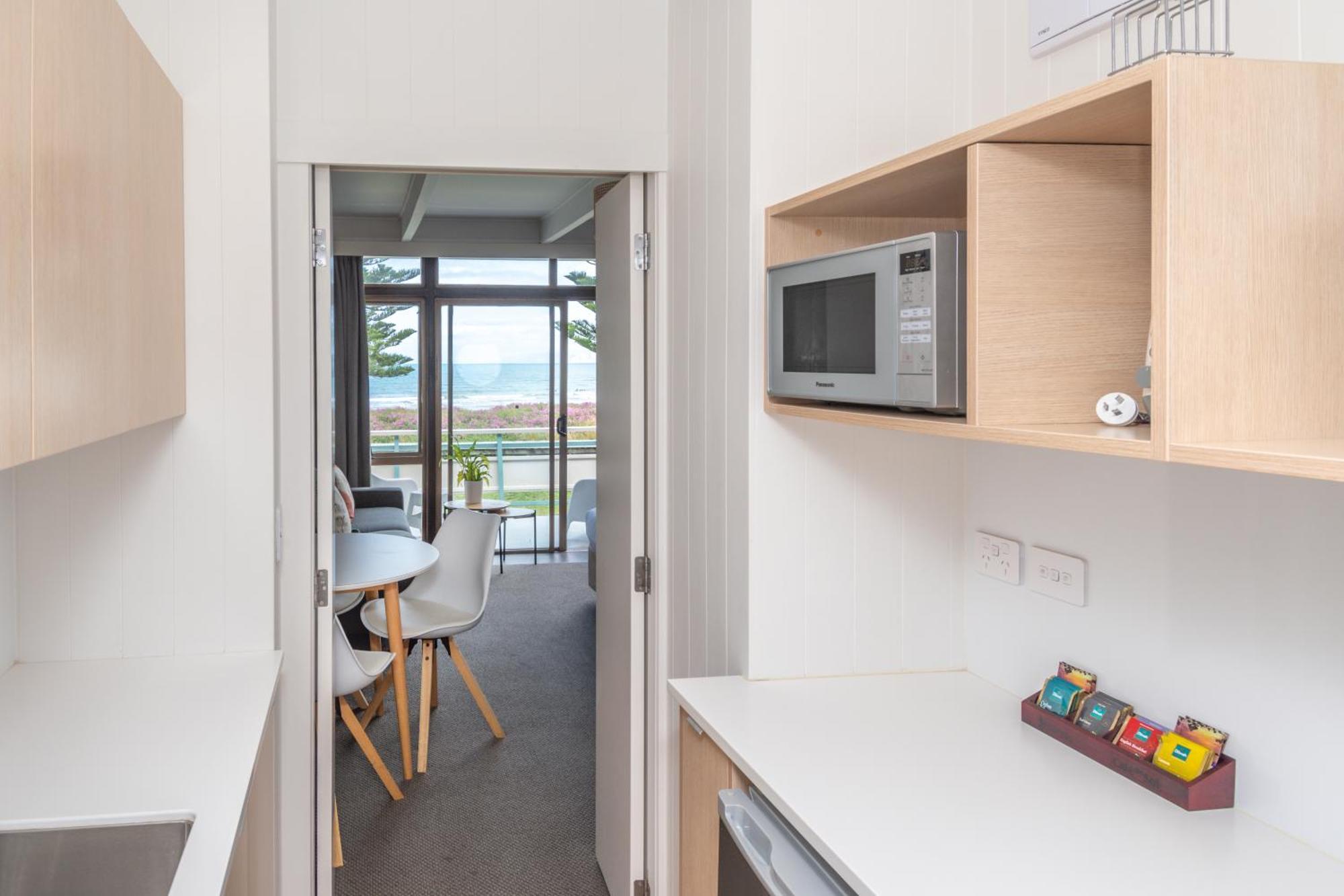 Whispering Sands Beachfront Motel Gisborne Eksteriør billede